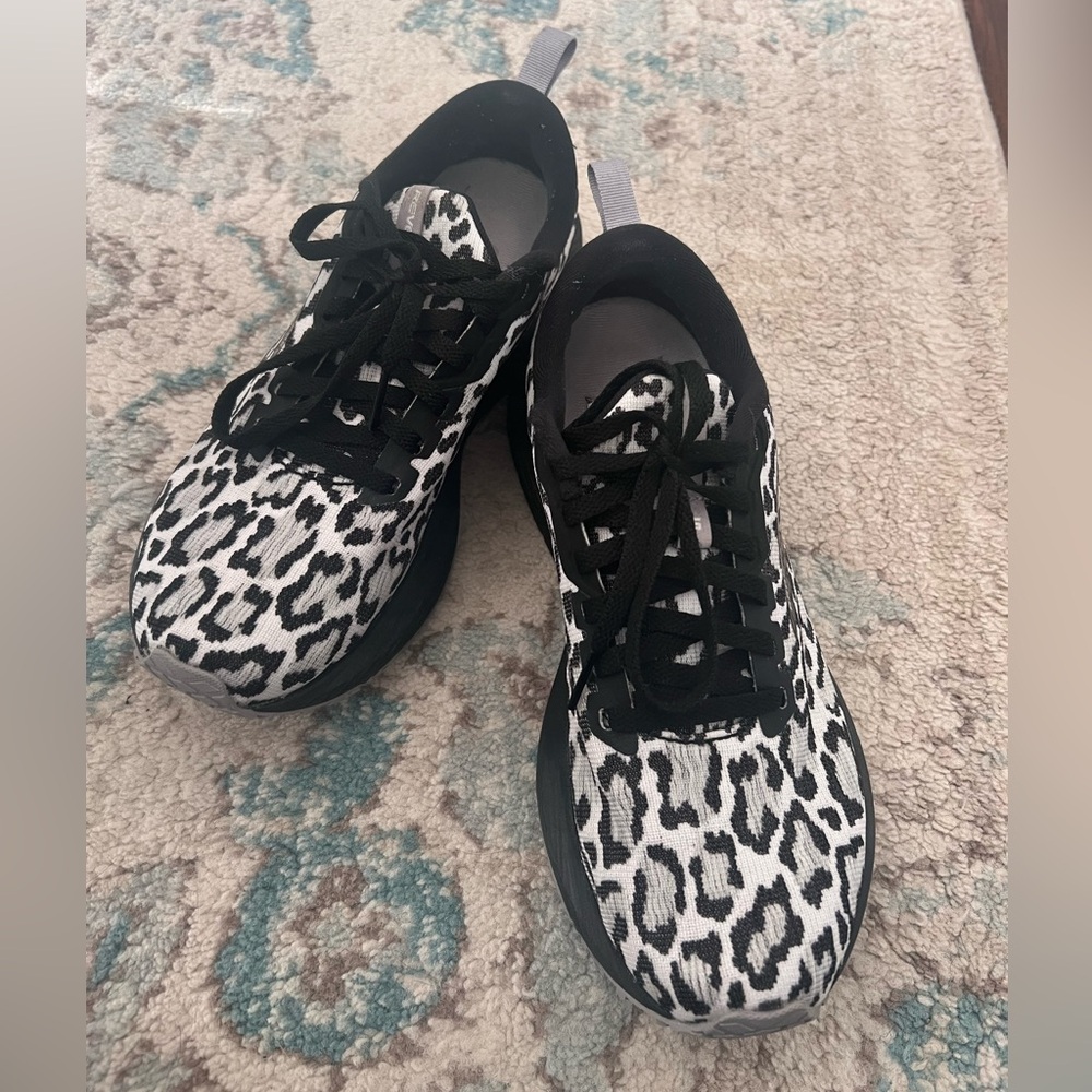 Brooks Revel 6 running shoe Cheetah Primt